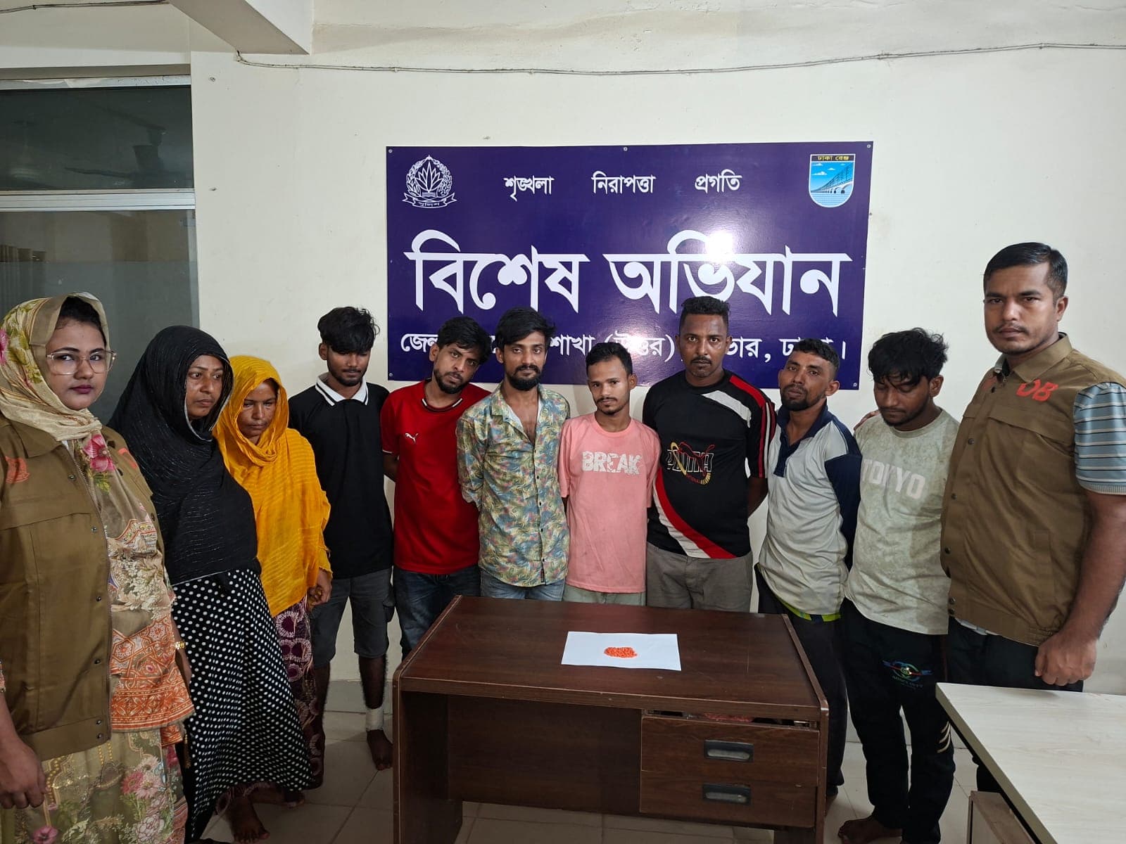 সাভার ও আশুলিয়া থেকে ইয়াবাসহ ৯ মাদক ব্যবসায়ীকে গ্রেপ্তার করেছে ডিবি 