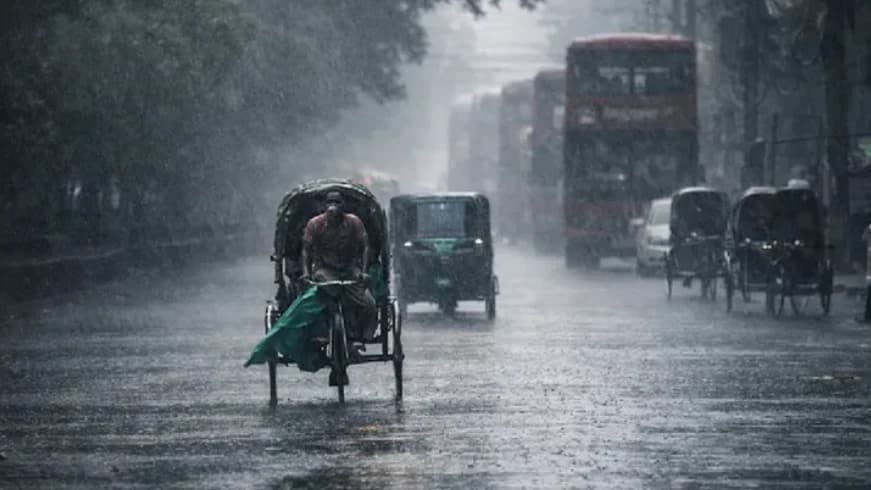 ঢাকায় নামছে বৃষ্টি, সাথে ঝোড়ো হাওয়ার সতর্কতা
