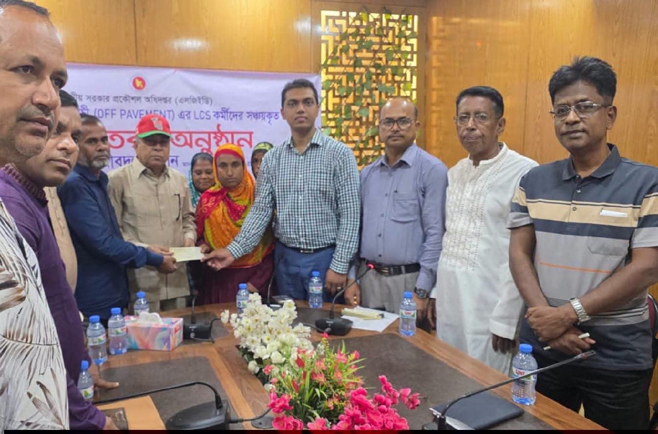 নবীনগরে এলসিএস কর্মীদের সঞ্চয়কৃত টাকার চেক বিতরণ অনুষ্ঠিত