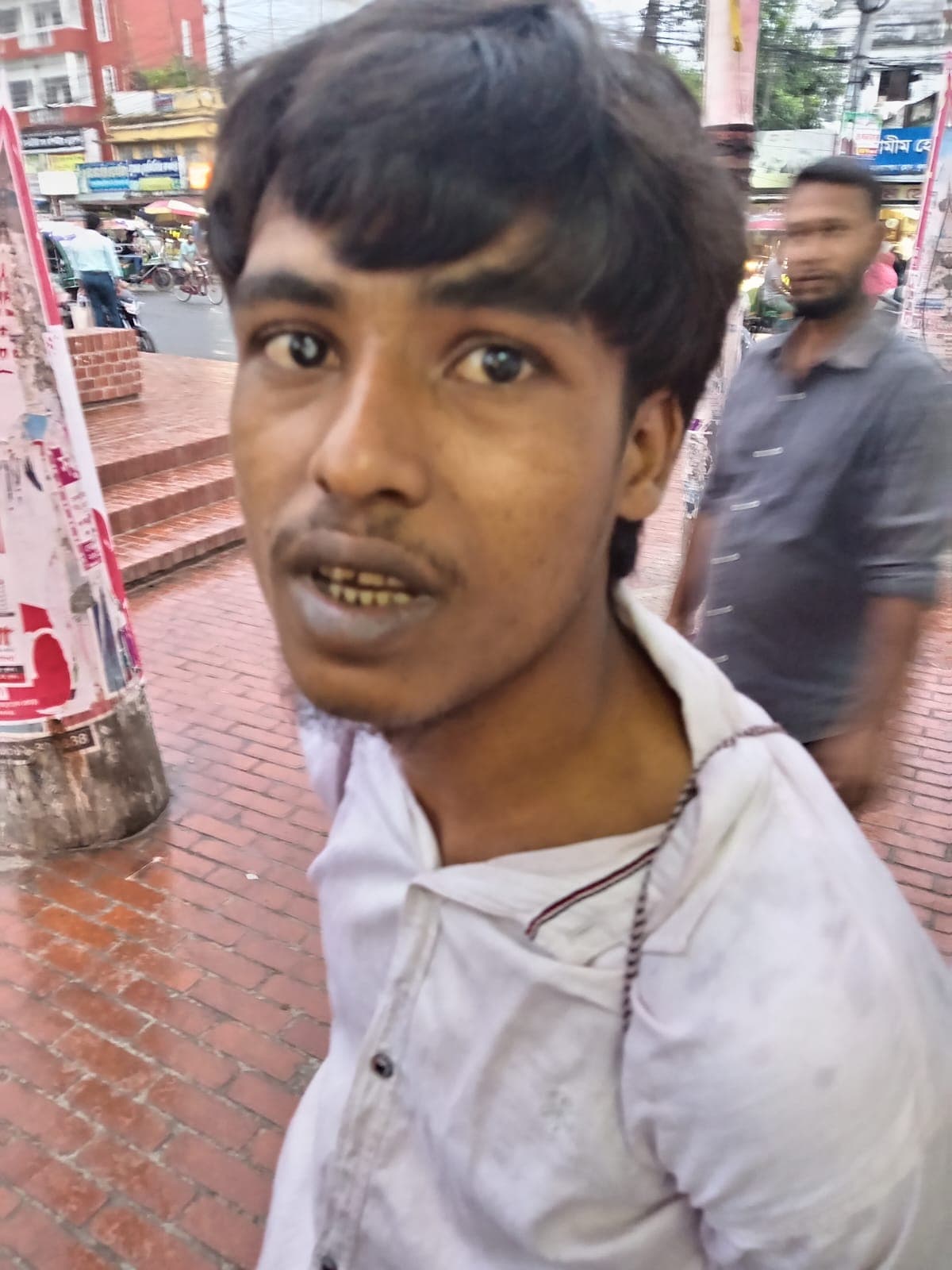 খুলনায় পুলিশ চেকপোস্টে দেশি দাসহ যুবক আটক