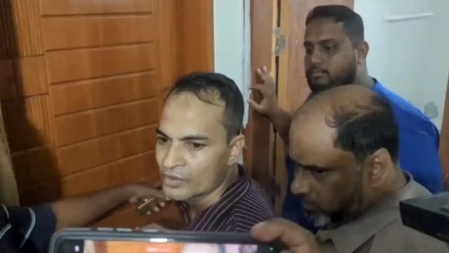 ‘আমি ষষ্ঠ স্ত্রী’, সাবেক ওসিকে নারীসহ ফ্ল্যাট থেকে ধরিয়ে দিলেন ক্ষুব্ধ স্ত্রী