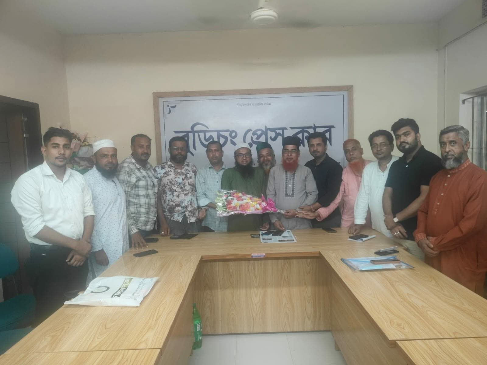 বুড়িচং প্রেসক্লাবের নবনির্বাচিত কমিটিকে শিক্ষাশক্তি ঐক্য পরিষদের ফুলেল শুভেচ্ছা 