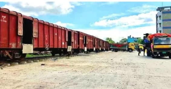 দর্শনা কাজী ফার্মসের ৪৯৪ বস্তা ভুট্টা নিয়ে উধাও ট্রাক চালক, থানায় অভিযোগ