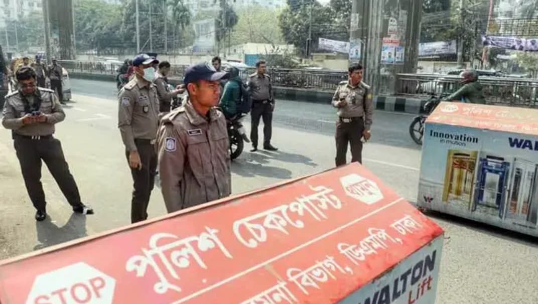 রাজধানীর বুকে ককটেল ও বাসে অগ্নিসংযোগ: উত্তাল পরিস্থিতিতে ৫১৫ জন গ্রেপ্তার