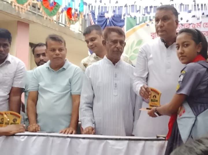 ফুলবাড়ীতে কালচারাল ক্লাবের উদ্যোগে কৃতি শিক্ষার্থীদের সংবর্ধনা