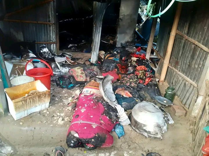 তারিনপুর বৈদ্যুতিক গোলযোগে ভয়াবহ অগ্নিকাণ্ড: সর্বস্বান্ত সোনাজুলের পরিবার