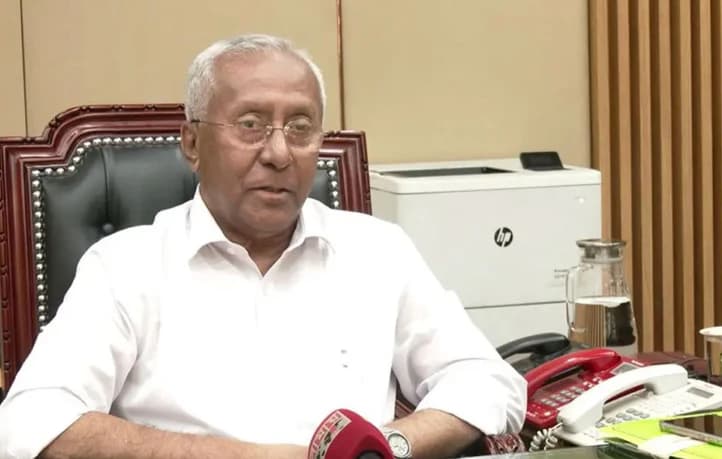 দল থেকে বহিষ্কারের চিঠি পেলেও এমপি পদ হারাচ্ছেন না নজরুল, ইসি সচিবের বক্তব্যে বড় চমক