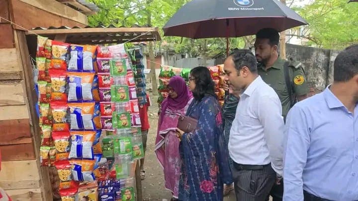 ভিক্ষাবৃত্তি ছেড়ে স্বাবলম্বী বুলবুলি খাতুন পাশে দাঁড়ালেন চুয়াডাঙ্গা সদর উপজেলা প্রশাসন 
