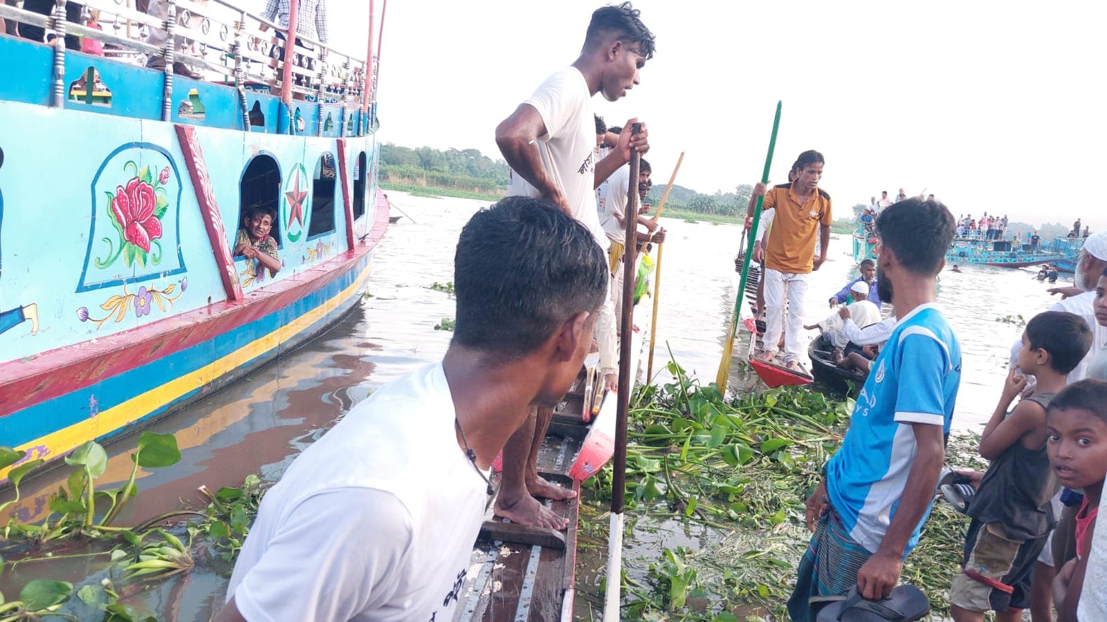 নরসিংদীতে  শিবপুরে ঐতিহ্যবাহী নৌকা বাইচে সম্প্রীতি ও আনন্দের বন্ধন পুনরুজ্জীবিত হবে: মঈন খান