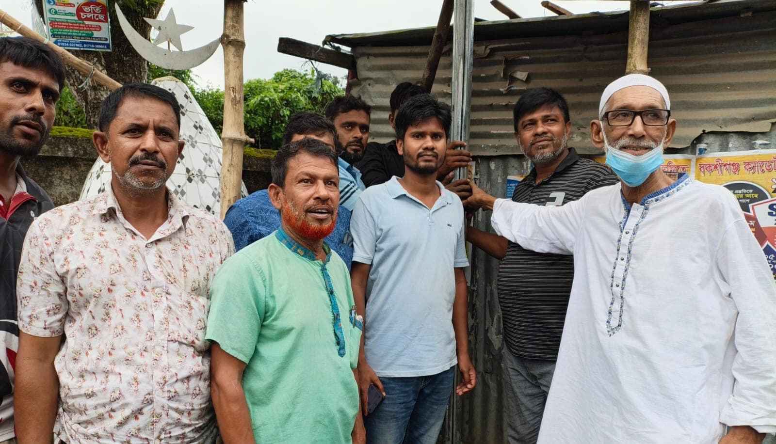 কাকিলাকুড়ার খঞ্চেপাড়া বাজারে ল্যাম্প পোস্ট উদ্বোধন