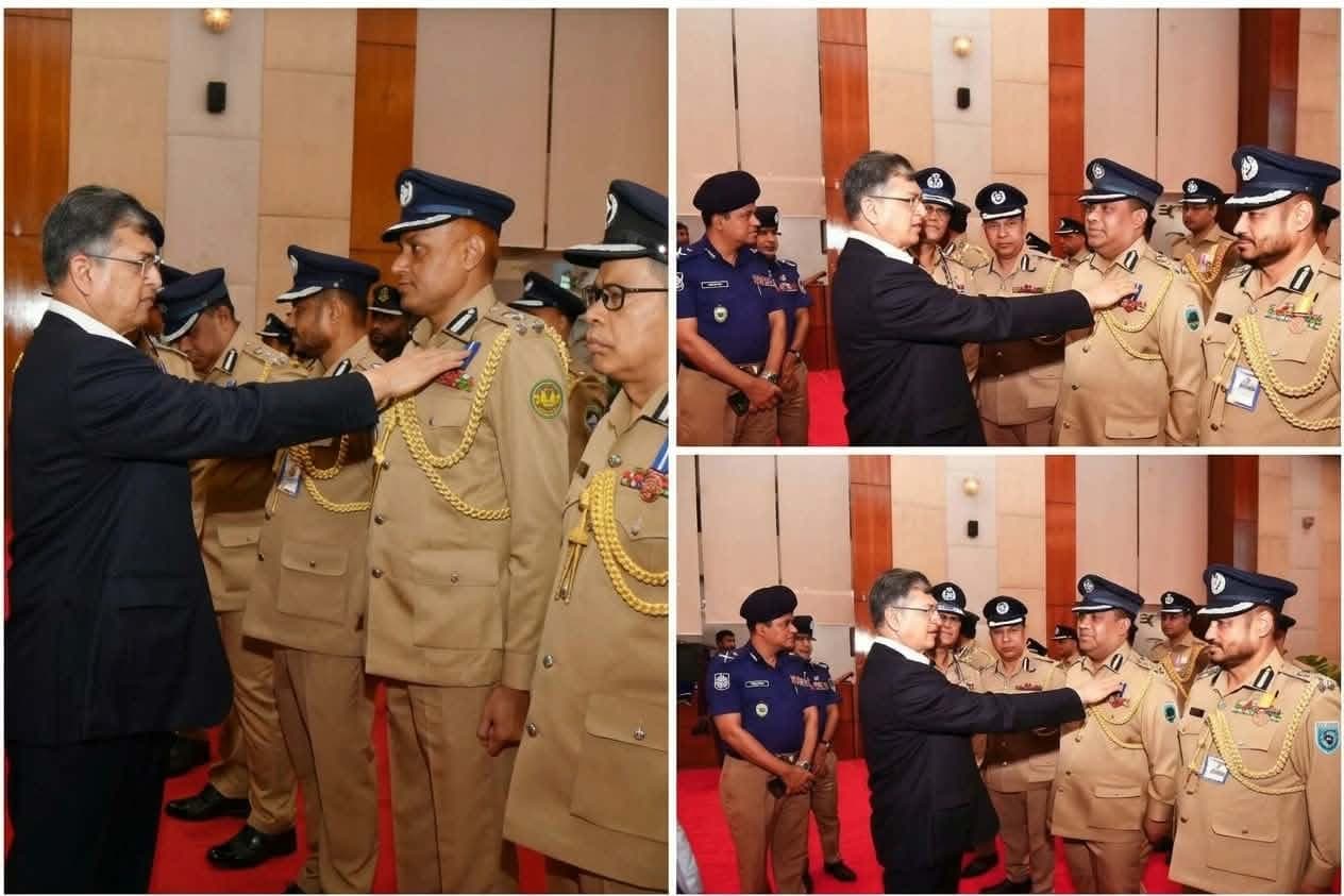 পিপিএম-সেবা পদক পেলেন আরএমপি কমিশবার ফয়েজুল কবির ও  রেঞ্জের ডিআইজি আশিক সাঈদ 