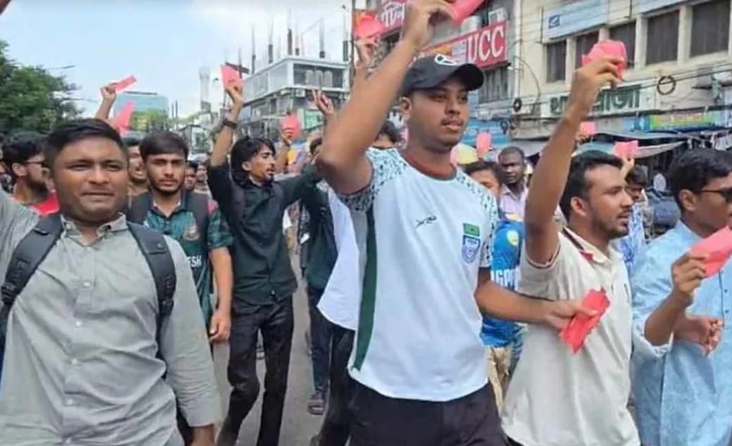 সায়েন্সল্যাবে সড়ক অবরোধ: ঢাবি অধ্যাপককে ভিসি নিয়োগের প্রতিবাদে উত্তাল সেন্ট্রাল ইউনিভার্সিটি