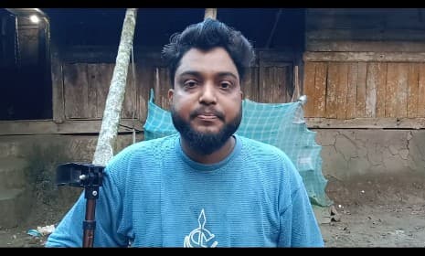 একটি নিষ্পাপ শিশুর কান্না আর অসহায় পিতার আকুতি: বাঁচতে চান দুই হিপ নষ্ট হয়ে যাওয়া মো. আনোয়ার হোসেন