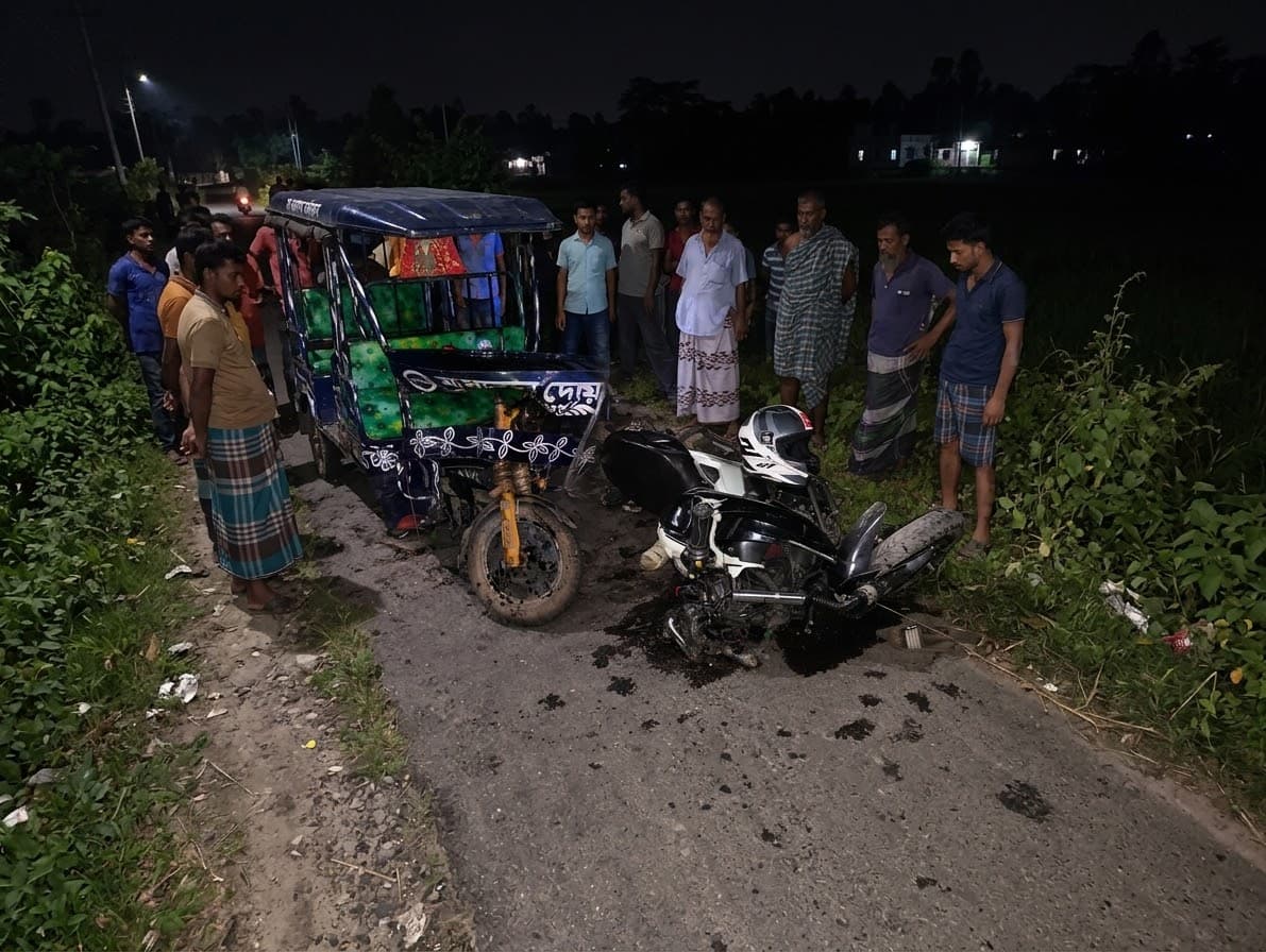 ঠাকুরগাঁওয়ে অটো-মোটরসাইকেল সংঘর্ষে নিহত ১, আহত ৫  গুরুতর আহত একজনকে রংপুরে পাঠানো হয়েছে