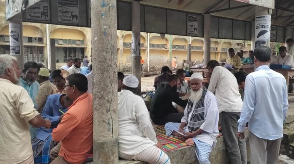 টাকা না দিলে আটকে যায় দলিল, ঠাকুরগাঁওয়ে হয়রানির শিকার সাধারণ মানুষ