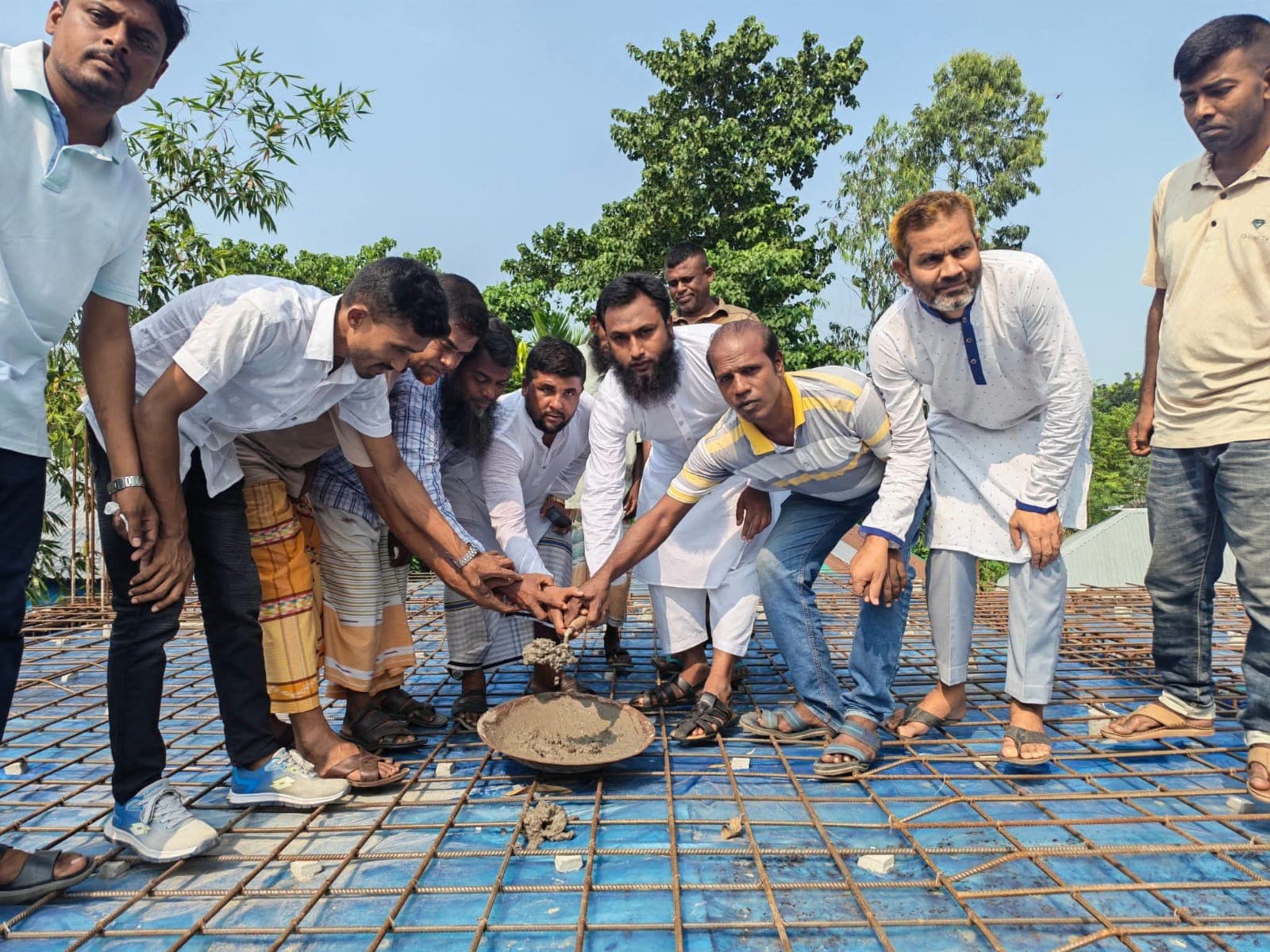 গজারিয়া আগপাড়া জামে মসজিদের ছাদ ঢালাইয়ের উদ্বোধন