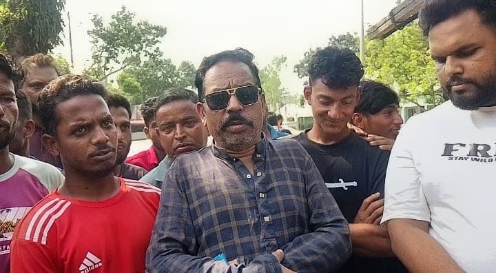 তেঁতুলিয়ায় শিক্ষার্থীকে জিপিএ-৫ ও বিয়ের প্রলোভনে শারীরিক সম্পর্কের  অভিযোগ শিক্ষক পলাতক