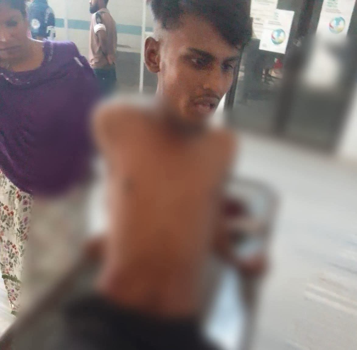 বিএল কলেজের ২ নম্বর গেটে যুবককে গুলি, আহত ১
