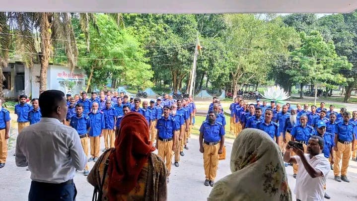 পীরগঞ্জে দশটি  ইউনিয়নের গ্রাম পুলিশ পেল নোতুন পোষাক ও সরঞ্জাম উপহার সামগ্রী বিতরণ