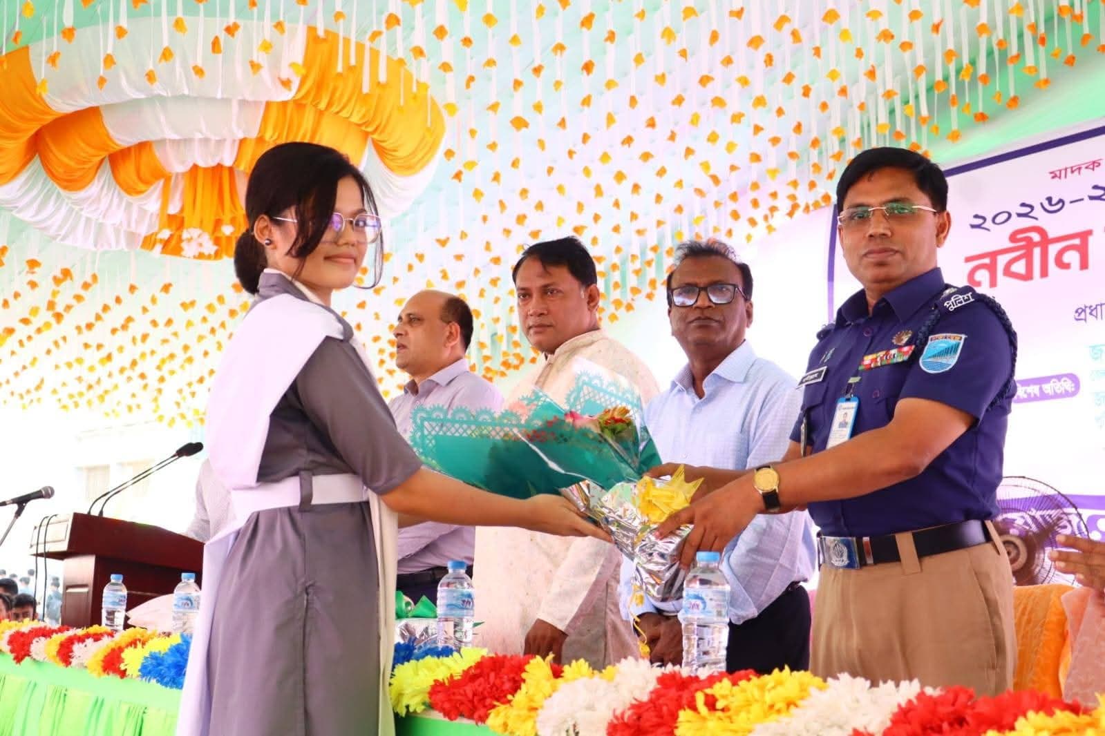 গোপালগঞ্জ সরকারি কলেজে নবীনবরণ, মাদক ও ডেঙ্গু প্রতিরোধে সচেতনতার আহ্বান