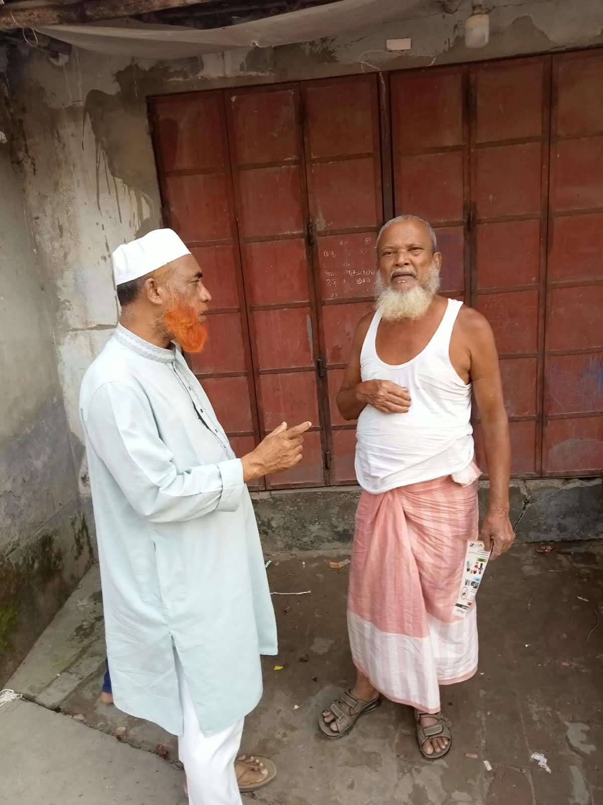 চাঁপাইনবাবগঞ্জে ডেঙ্গু প্রতিরোধে মশক নিধন 