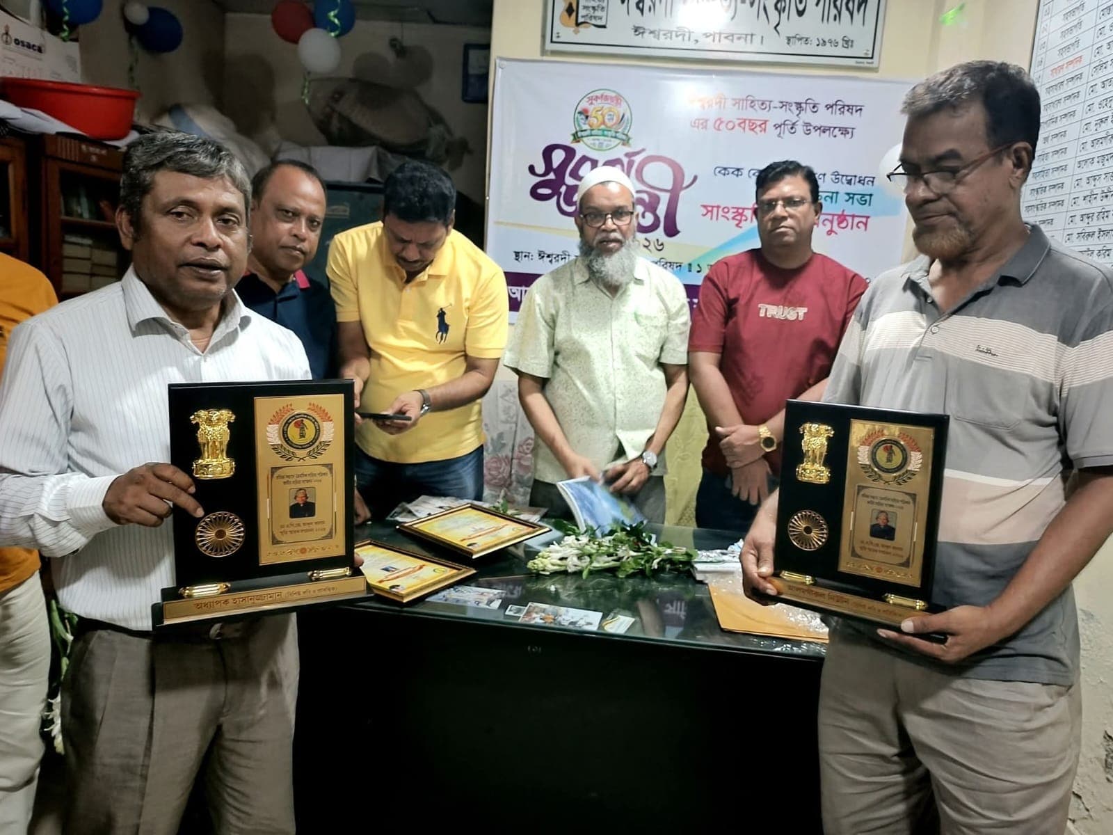 কলকাতায় ‘সাহিত্য পদক’ অর্জন: হাসানুজ্জামান ও নিউটনকে জেলা সম্মিলিত সাংস্কৃতিক জোটের অভিনন্দন