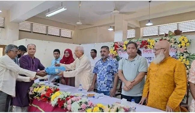 দুর্গাপূজায় ফেনীর ৬৫ মণ্ডপে আনন্দের উপহার, চাল-শাড়ি পেলেন প্রতিনিধিরা