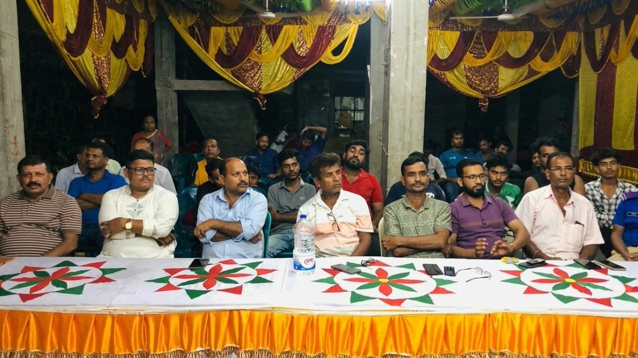 উৎসবের আমেজে ভাসছে সাতপাড়, বিজয়ায় মধুমতিতে জমবে ঐতিহ্যবাহী নৌকা বাইচ