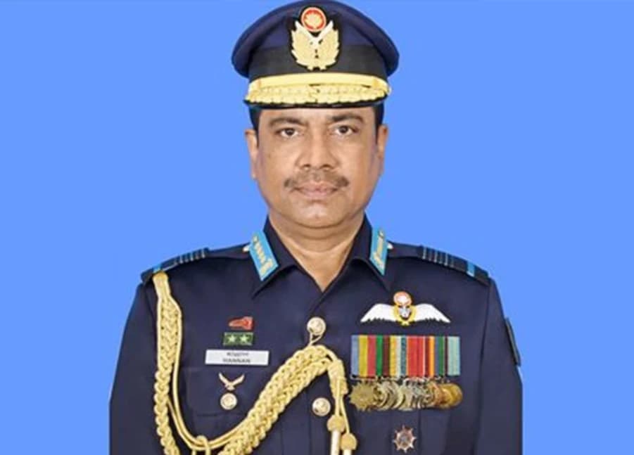 দুর্নীতি মামলার আসামি সাবেক বিমানবাহিনী প্রধান হান্নান কাতারে গ্রেপ্তার