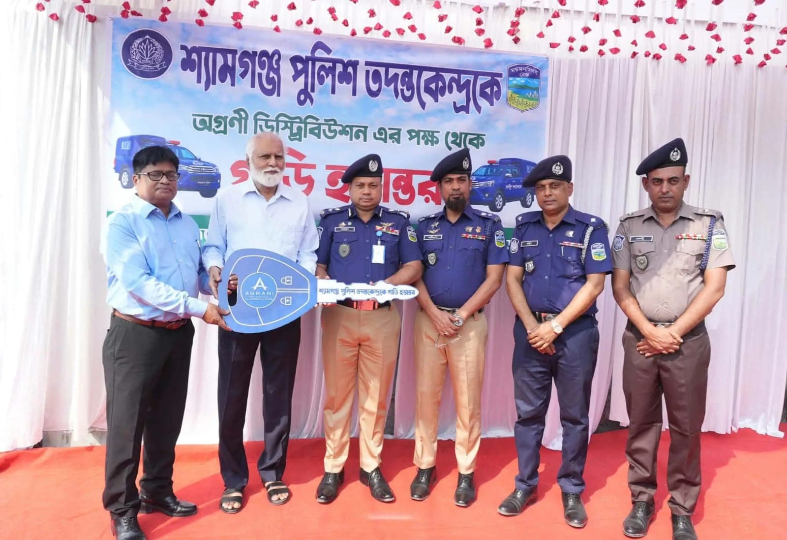 পূর্বধলায় পুলিশের পাশে দাঁড়াল বেসরকারি প্রতিষ্ঠান, বদলে যাবে রাতের টহল চিত্র