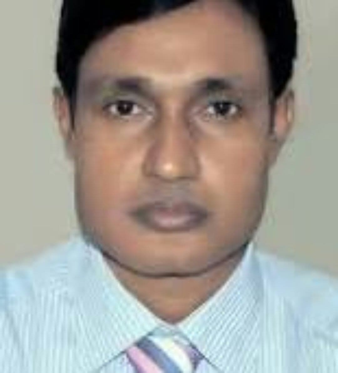 প্রধানমন্ত্রীকে জড়িয়ে ধরতে গিয়ে মুহূর্তেই ওএসডি রাজশাহীর বিভাগীয় কমিশনার