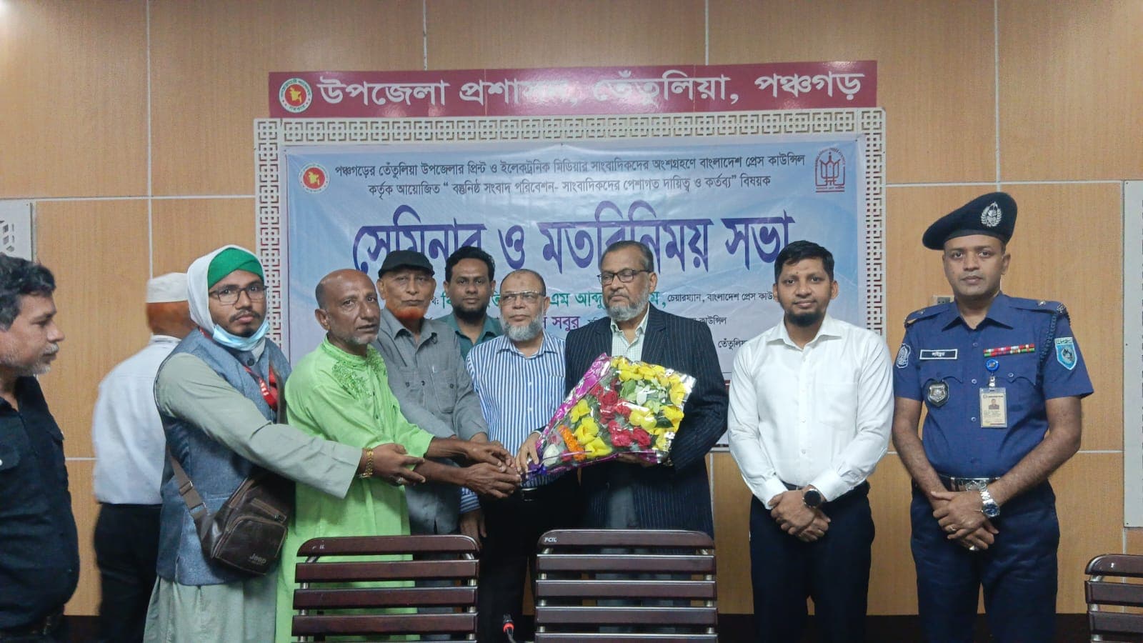 বস্তুনিষ্ঠ সংবাদই গণমাধ্যমের প্রাণ, তেঁতুলিয়ায় সাংবাদিকদের দায়িত্বশীল হওয়ার আহ্বান