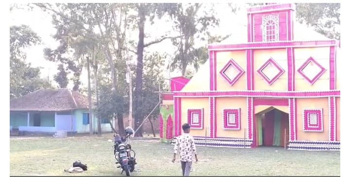পঞ্চগড়ে  ৩০ বছর যাবত একই মাঠে মসজিদ ও মন্দির। মসজিদে হয় নামাজ আর মন্দিরের হয় পূজা।