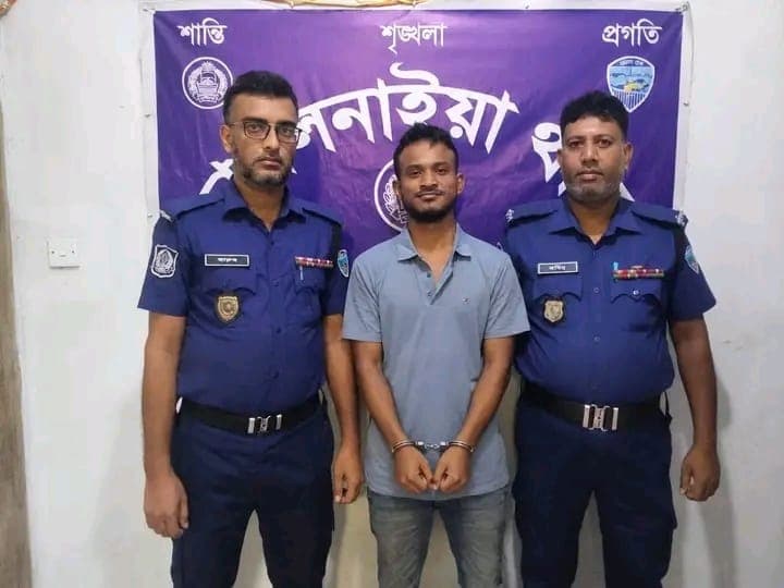 নিজ বাড়ির সামনেই ধরা! ৯ মামলার আসামি মাদকাসক্ত মক্কির দাপটের অবসান
