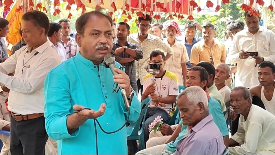যাকে বুক দেখায় তাকে পিঠ দেখায় না, সনাতন ধর্মাবলম্বীদের নিয়ে আবেগঘন বার্তা ফয়সল আমিনের
