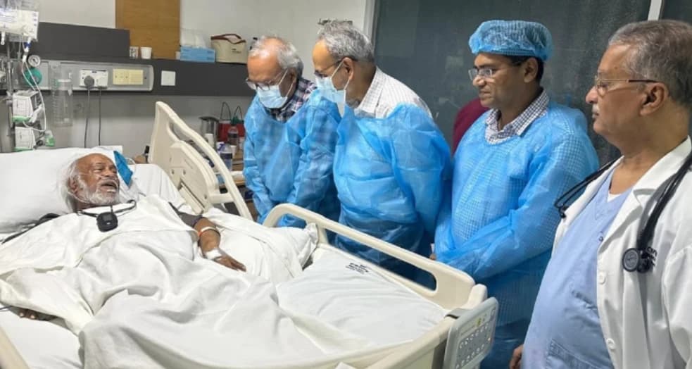 বুকে ব্যথা নিয়ে হাসপাতালে মঈন খান, পাশে ছুটে গেলেন রিজভী