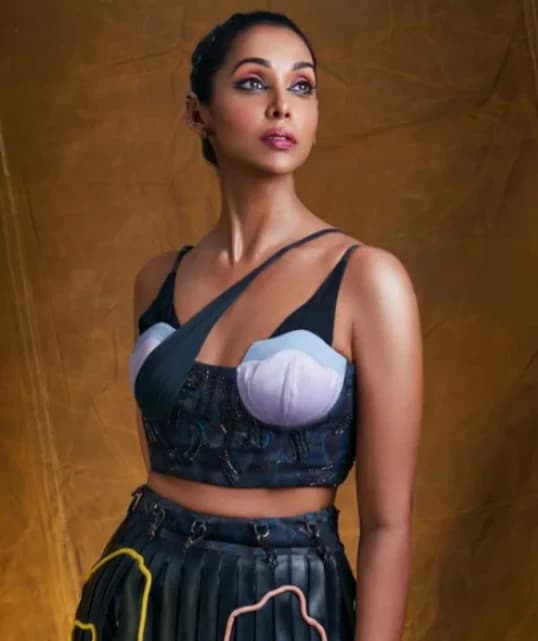 অন্তরঙ্গ দৃশ্যে উত্তেজনায় নিয়ন্ত্রণ হারান সহ-অভিনেতা, বিস্ফোরক অভিযোগ অনুপ্রিয়ার
