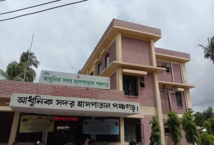 পঞ্চগড়ে ট্রাকচাপায় নারী ও বিদ্যুৎস্পৃষ্টে কাঠমিস্ত্রির মর্মান্তিক মৃত্যু