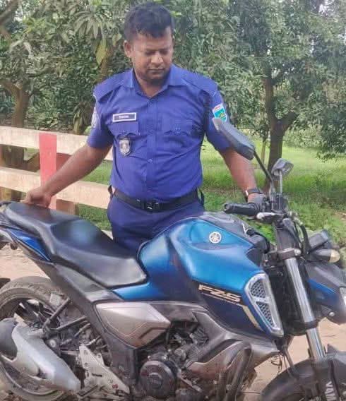 ছিনতাইয়ের একদিন পর আমবাগানে মিলল চাবিসহ মোটরসাইকেল, স্বস্তিতে এলাকাবাসী