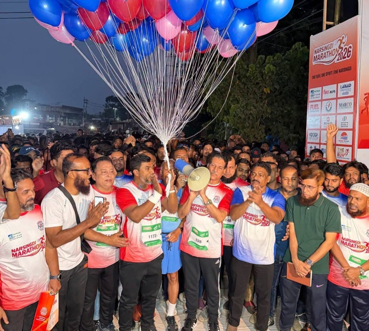 মাদকমুক্ত সমাজের স্বপ্নে ভোরের রাজপথে দৌড়ালেন দেড় হাজার মানুষ