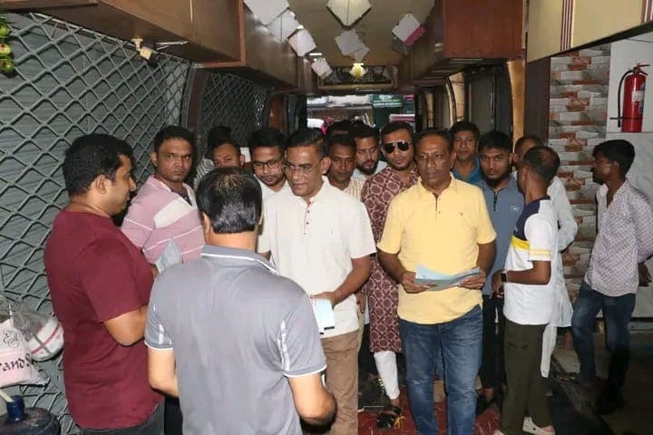 তেল সংকটে দুশ্চিন্তা দূর করতে খুলনার পথে পথে যুবদলের সচেতনতার বার্তা