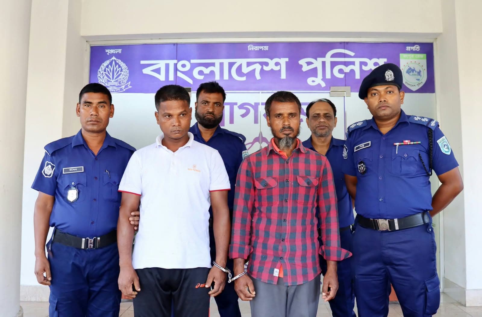 বিরোধ মেটাতে গিয়ে প্রাণ হারালেন প্রধান শিক্ষক, কাঁদছে পুরো গ্রাম
