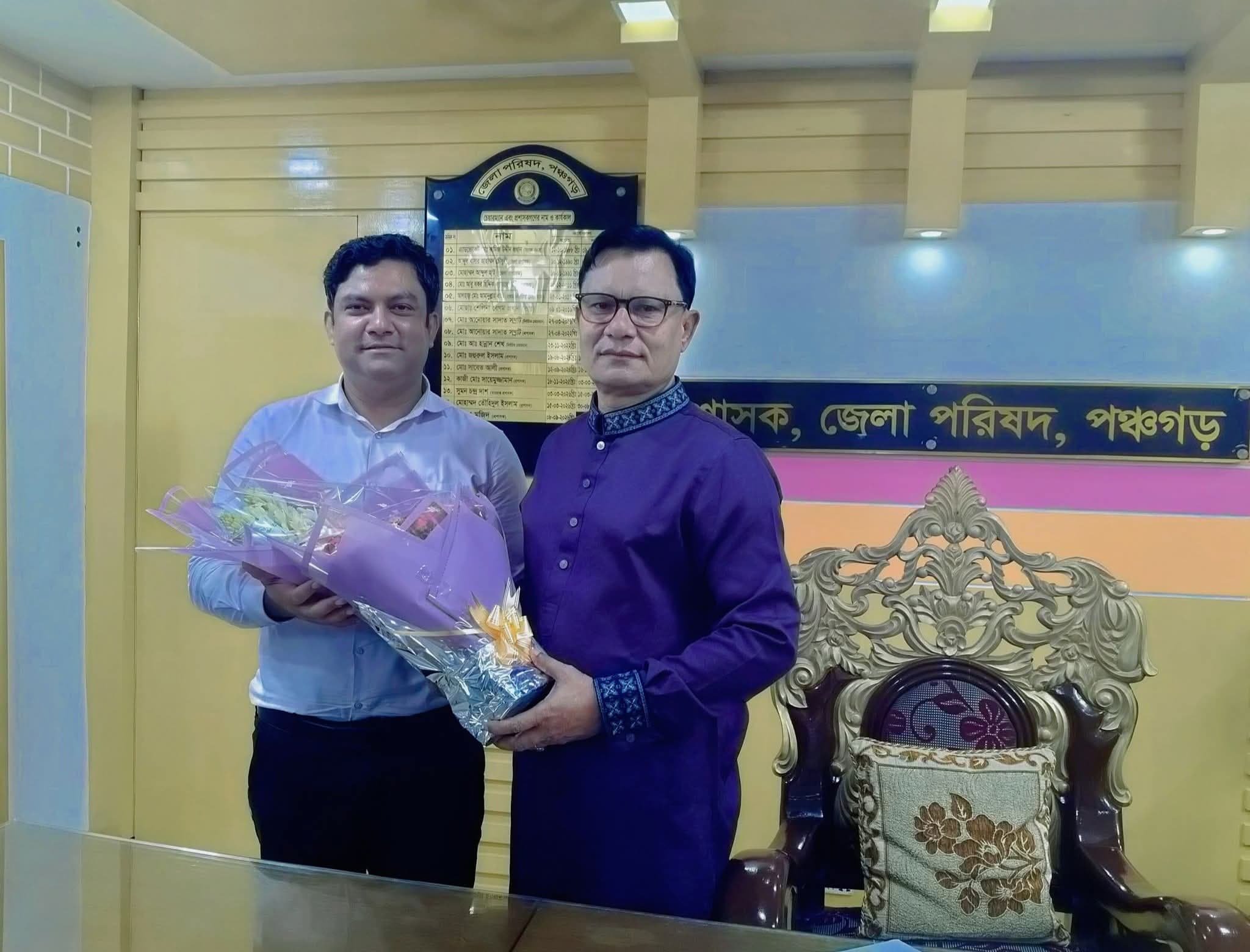 পঞ্চগড়ে প্রথম দিনেই প্রশাসকের সঙ্গে নবাগত কর্মকর্তার উষ্ণ শুভেচ্ছা বিনিময়