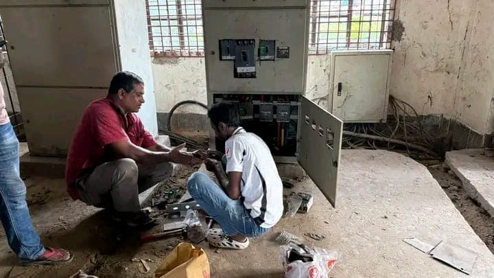 ফ্যান খুলে ভেতরে ঢুকল চোর, ফেনী হাসপাতালের বিদ্যুৎকেন্দ্রে কী কী লুট হলো?