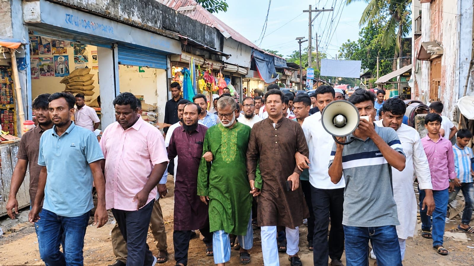 শিবপুরে নিষিদ্ধ আওয়ামী লীগের মিছিলের প্রতিবাদে বিএনপির বিক্ষোভ, গ্রেপ্তারের দাবি