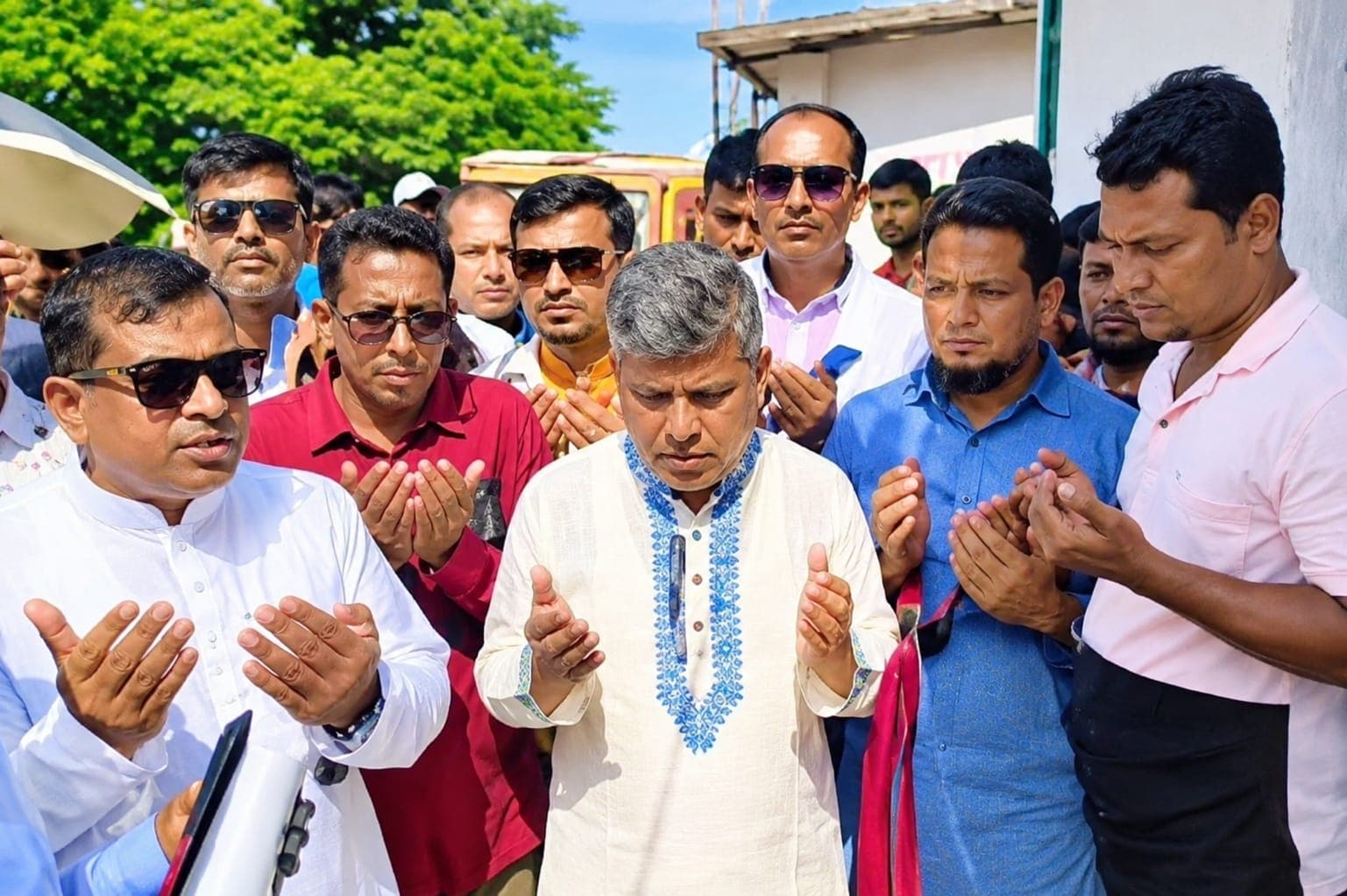 নবীনগরে ভাতুড়িয়া-সিনামাছি সড়কের  কাজের উদ্বোধন করলেন এমপি আব্দুল মান্নান