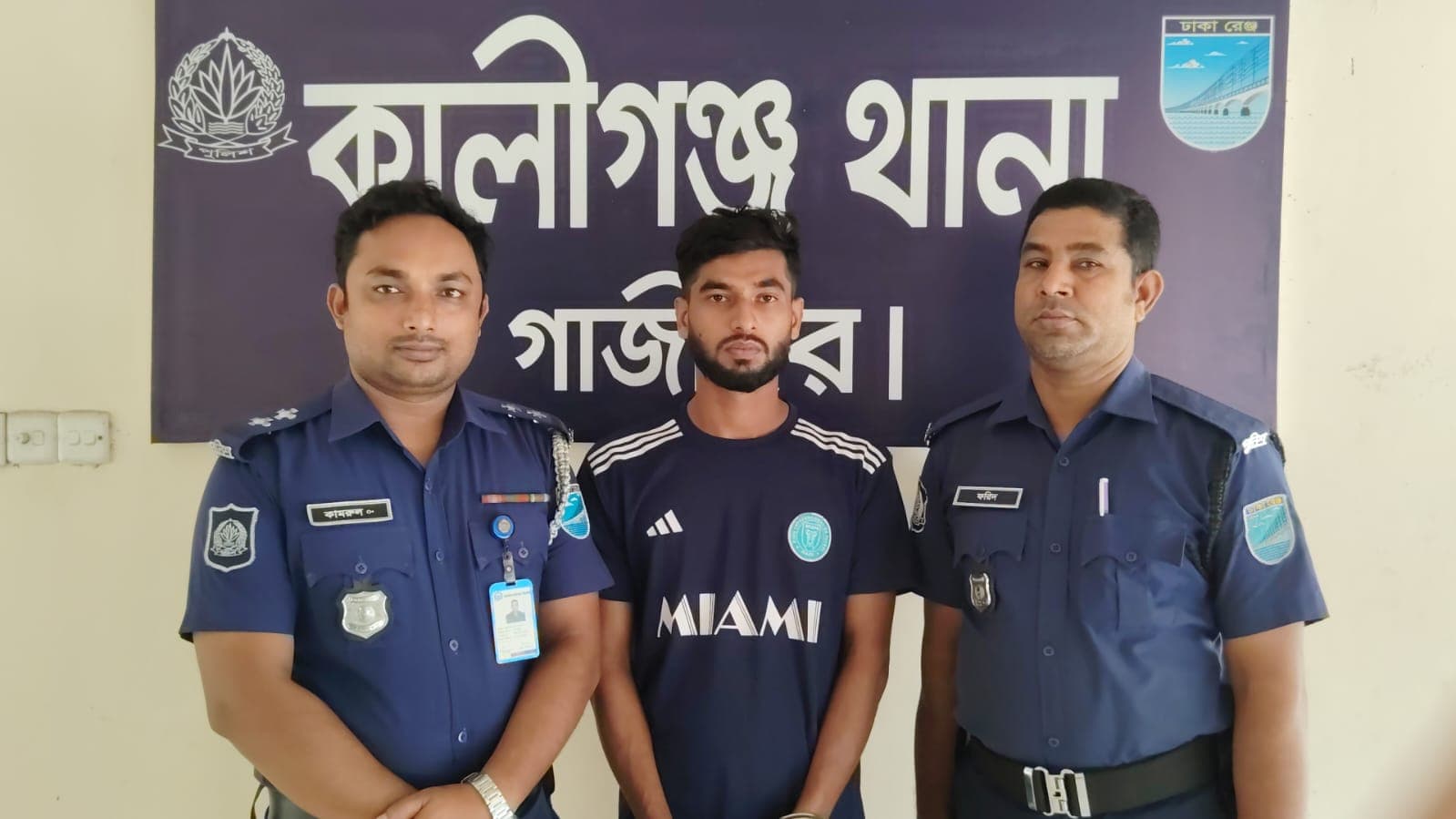 কালীগঞ্জে পুলিশ কর্মকর্তা ও বিএনপি নেতা নিহতের ঘটনায় ঘাতক পিকআপ উদ্ধার, হেলপার গ্রেপ্তার