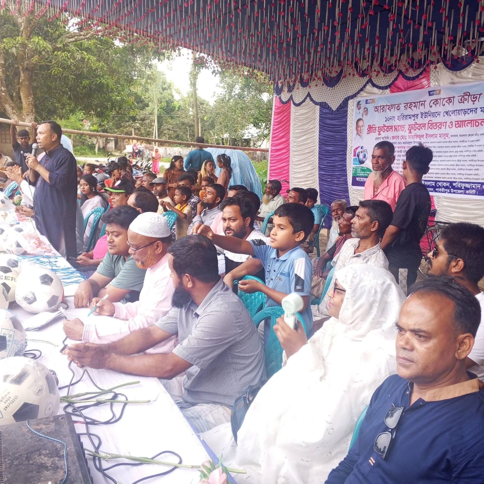 পার্বতীপুরে প্রীতি ফুটবল ম্যাচ, চ্যাম্পিয়ন লাল দল