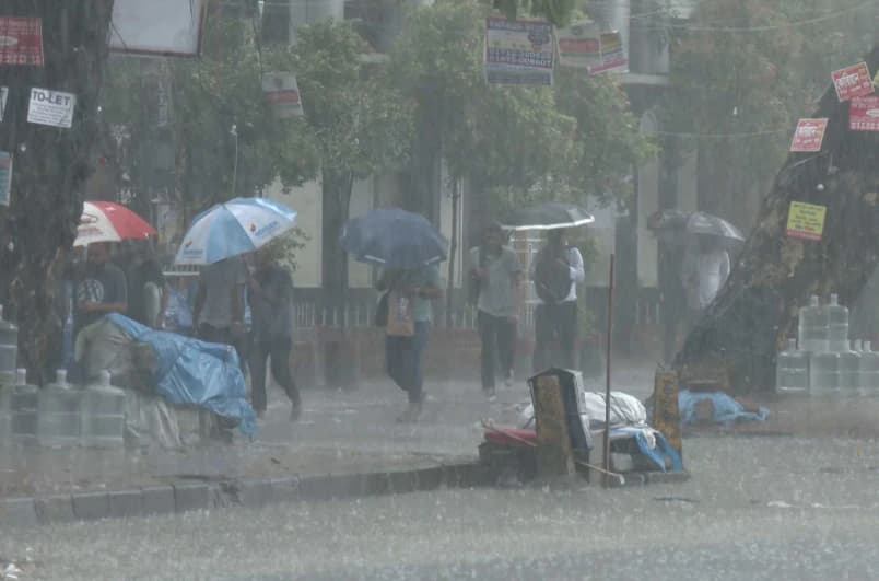 আগস্টে বৃষ্টির তাণ্ডব: বন্যা ও পাহাড়ধসের ঝুঁকিতে দেশ, সতর্ক থাকুন এখনই