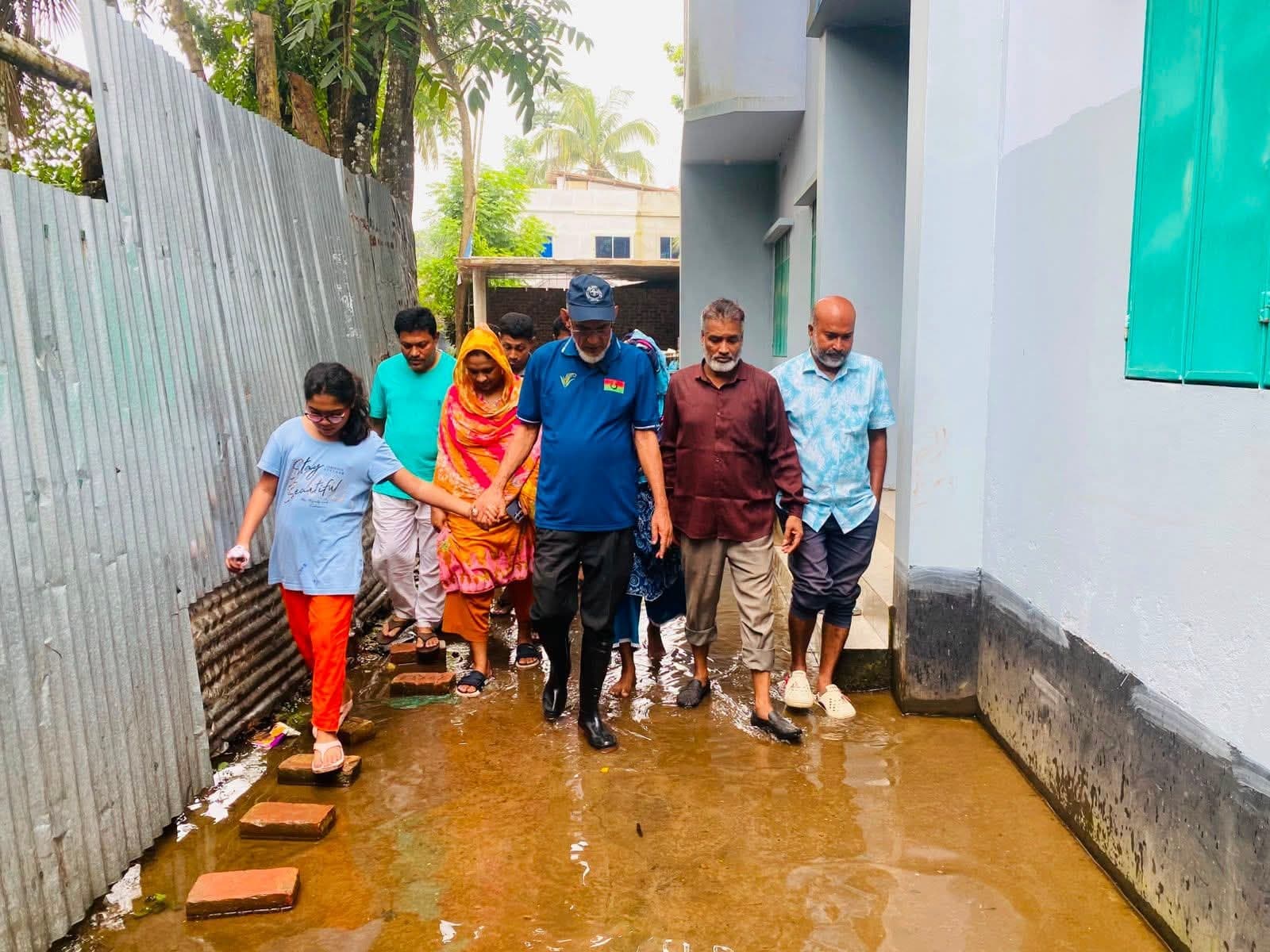 পিরোজপুরে ২০০ পরিবার পানিবন্দী, জলাবদ্ধ এলাকায় জরুরি পরিদর্শনে জেলা পরিষদের প্রশাসক